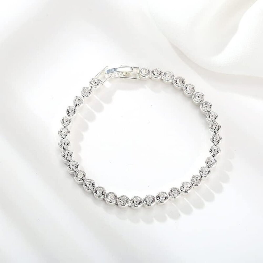 Shiny Cubic Zirconia Tennis Bracelet in Gold Plated Silver for Fashionable Women - Picture 3 of 5